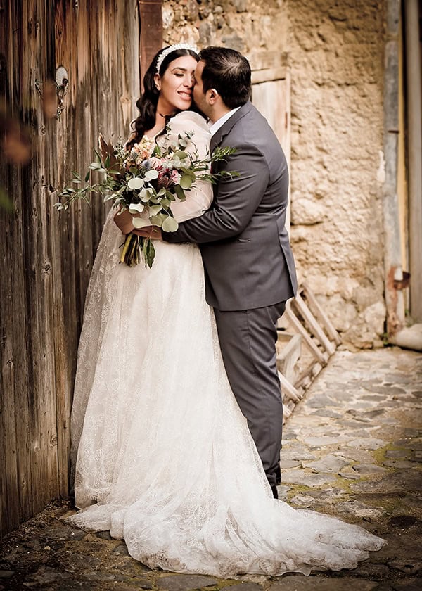 beautiful-winter-wedding-larnaca-burgundy-hues_24