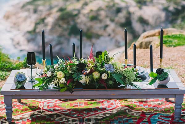 boho-elopement-black-white-setting-macrame-creations_08