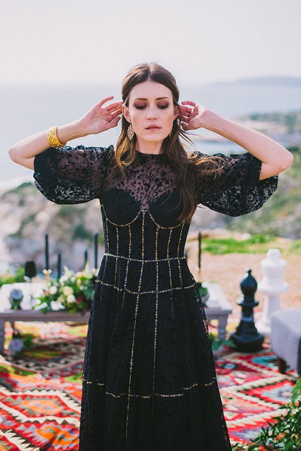 boho-elopement-black-white-setting-macrame-creations_14