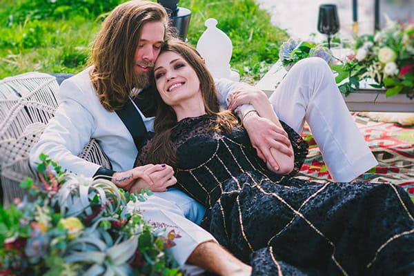 boho-elopement-black-white-setting-macrame-creations_21