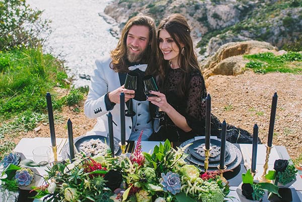 boho-elopement-black-white-setting-macrame-creations_23