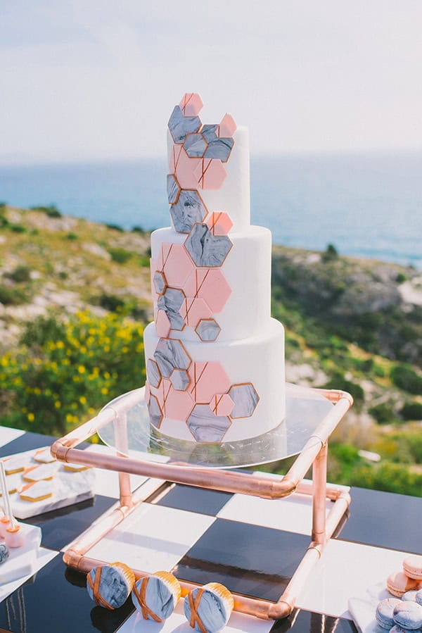 boho-elopement-black-white-setting-macrame-creations_26