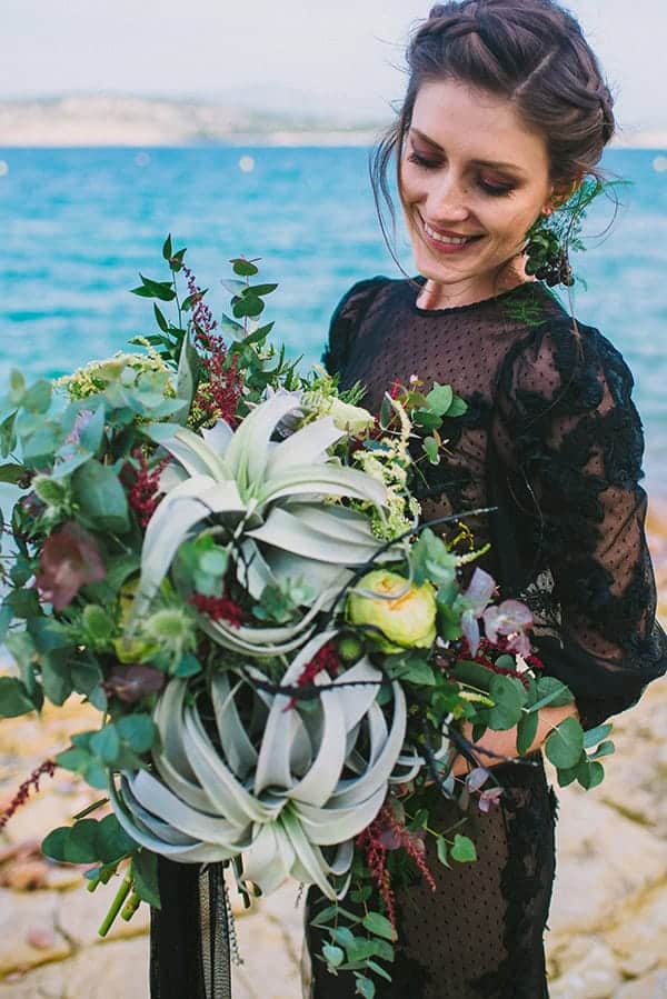 boho-elopement-black-white-setting-macrame-creations_28x