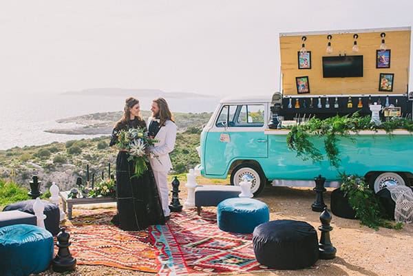 boho-elopement-black-white-setting-macrame-creations_38x