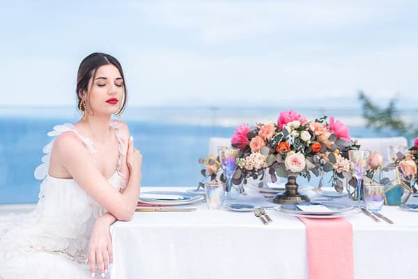 Ονειρικό Greek Seafoam inspired styled shoot με μαγευτική θέα