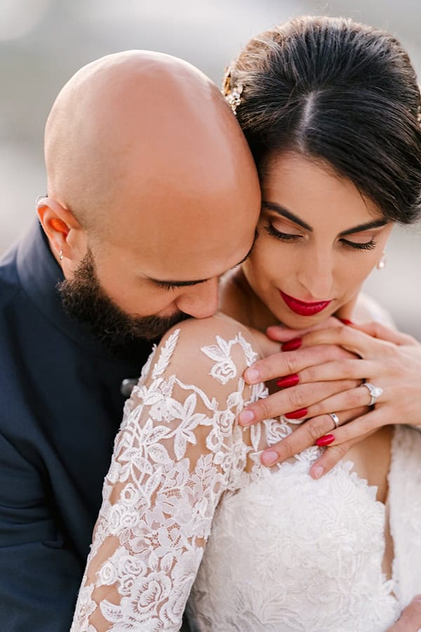 montern-elegant-wedding-santorini-inspiring-wedding-decoration-ideas_05x