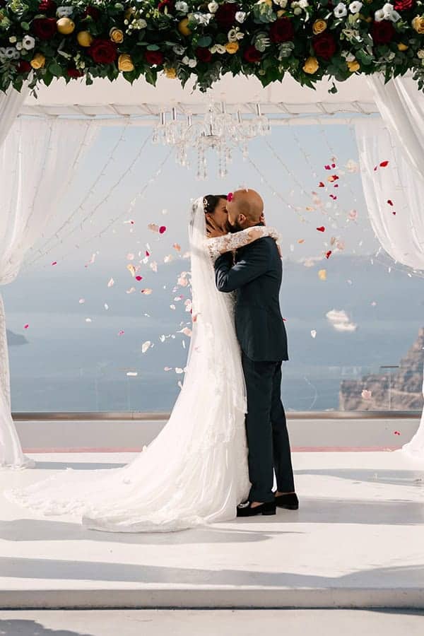 montern-elegant-wedding-santorini-inspiring-wedding-decoration-ideas_29