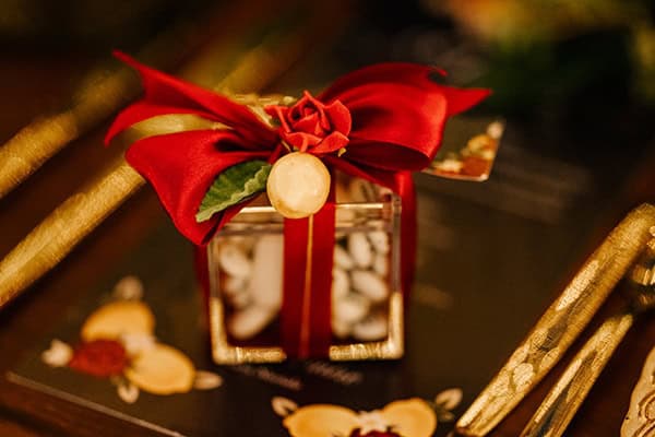 montern-elegant-wedding-santorini-inspiring-wedding-decoration-ideas_32