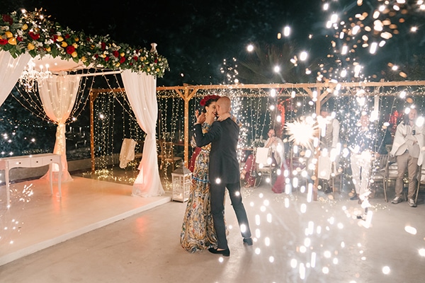 montern-elegant-wedding-santorini-inspiring-wedding-decoration-ideas_47x