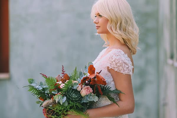 Νυφικά με Κοντό Μανίκι