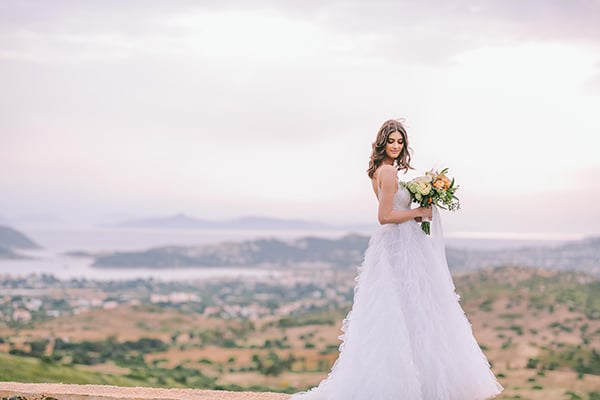 Νυφικά με Τιράντες