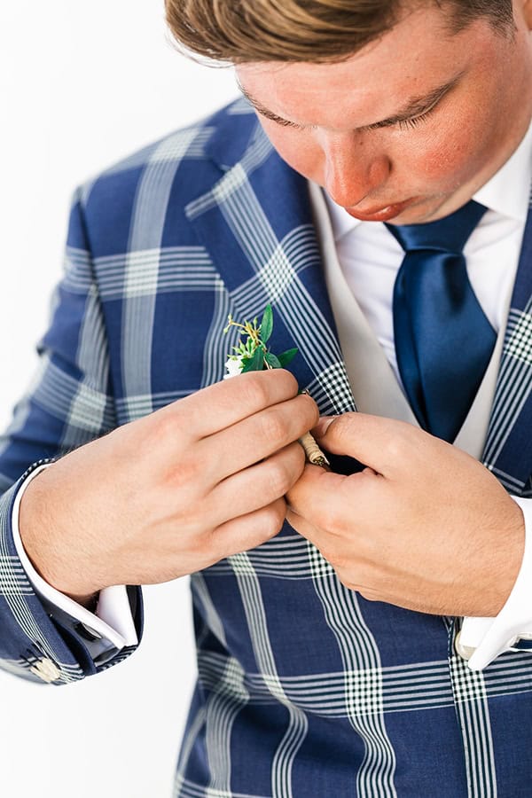 romantic-summer-wedding-paros-bugambilia-blue-details_08x