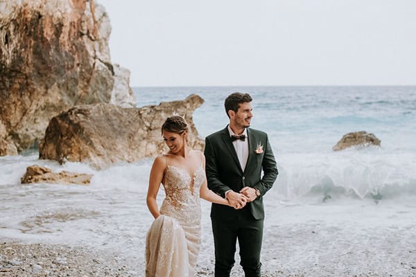 Ρομαντικός καλοκαιρινός γάμος στο Βόλο σε peach αποχρώσεις │ Μαρίτα & Δημήτρης