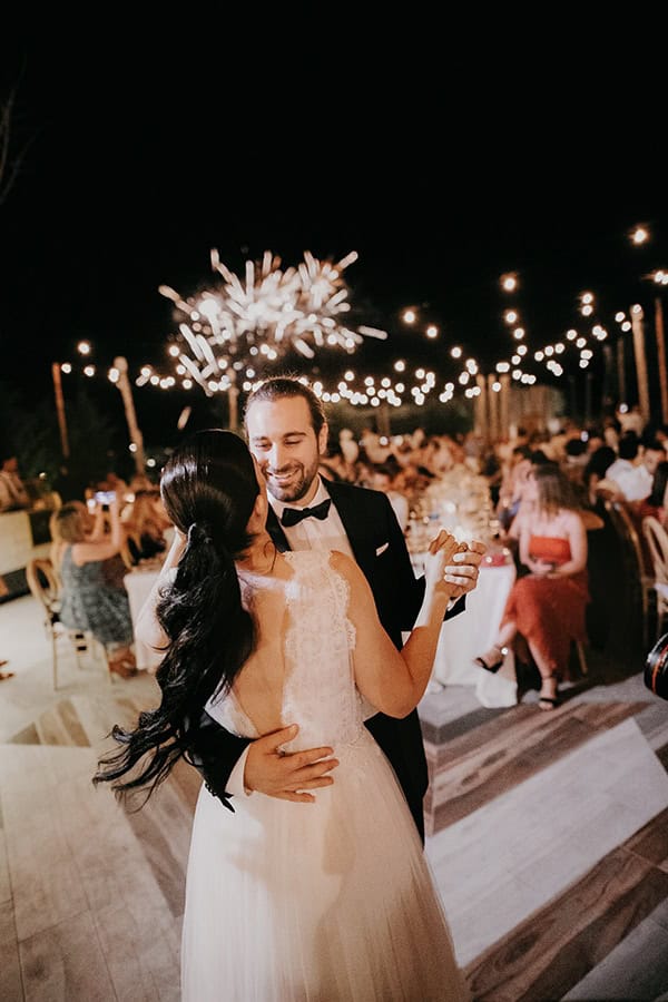 stunning-summer-wedding-baby-breath-rustic-details_26