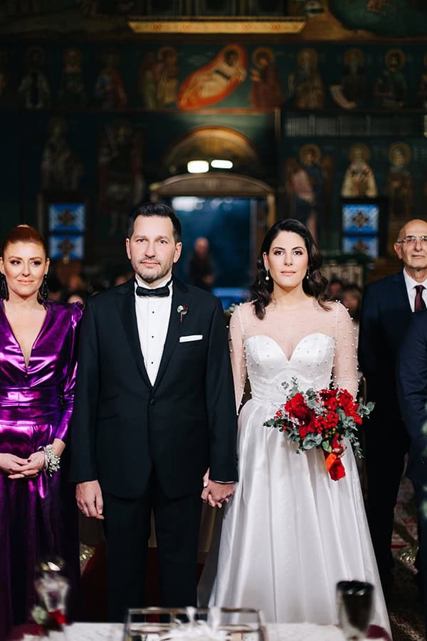 winter-wedding-athens-romantic-atmosphere-red-amaryllis_09