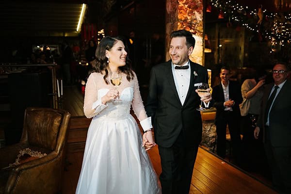 winter-wedding-athens-romantic-atmosphere-red-amaryllis_11