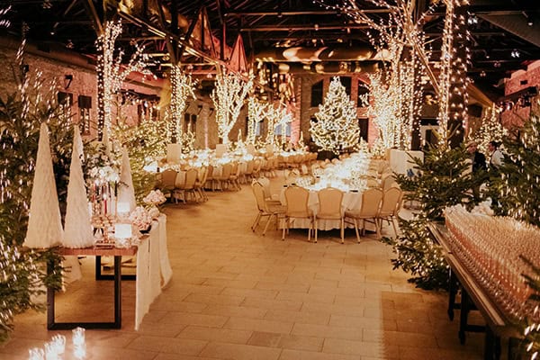 winter-wedding-glamorous-festive-decoration_07x