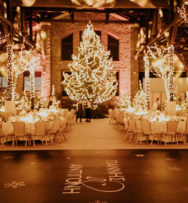 winter-wedding-glamorous-festive-decoration_10x