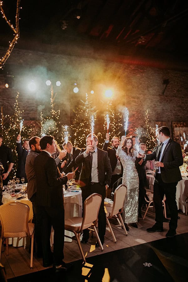 winter-wedding-glamorous-festive-decoration_14