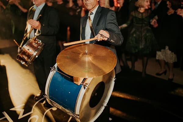 winter-wedding-glamorous-festive-decoration_14x