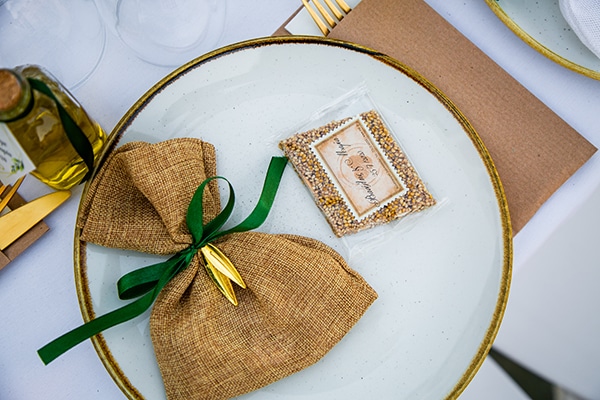 Μπομπονιέρα γάμου – πουγκί από λινάτσα Μπομπονιέρα γάμου – πουγκί από λινάτσα