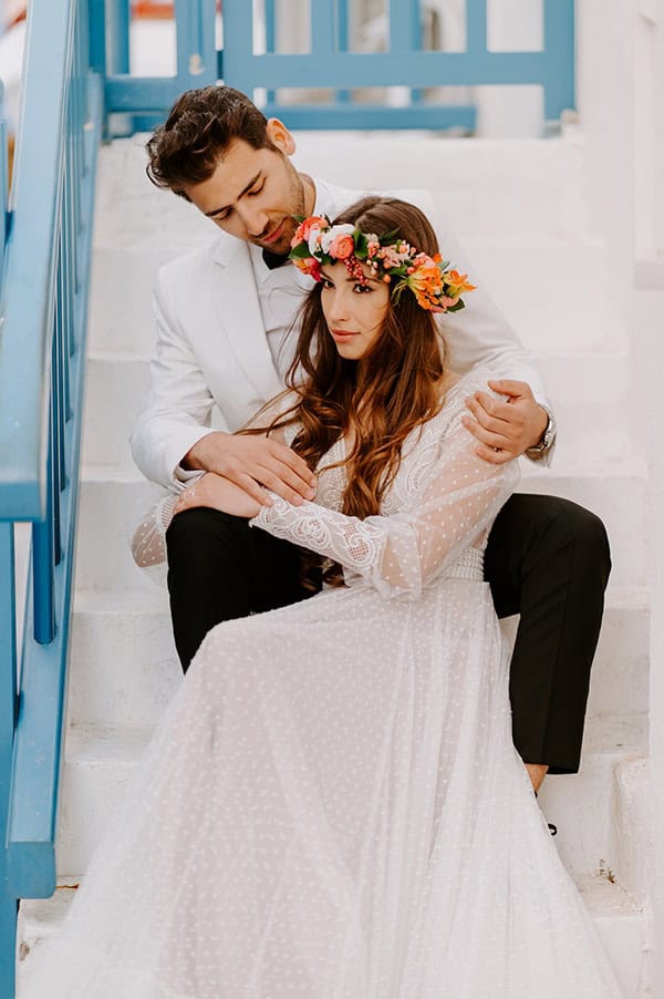 dreamy-elopement-mykonos-beautiful-coral-peonies_01x