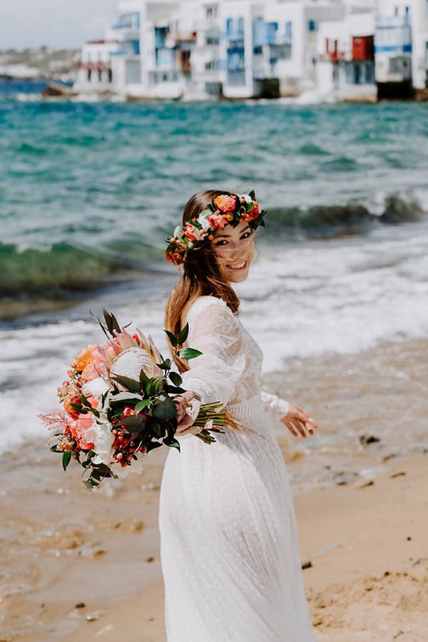 dreamy-elopement-mykonos-beautiful-coral-peonies_04x