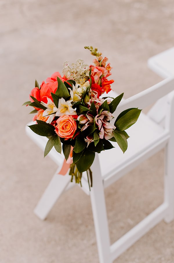 dreamy-elopement-mykonos-beautiful-coral-peonies_06x