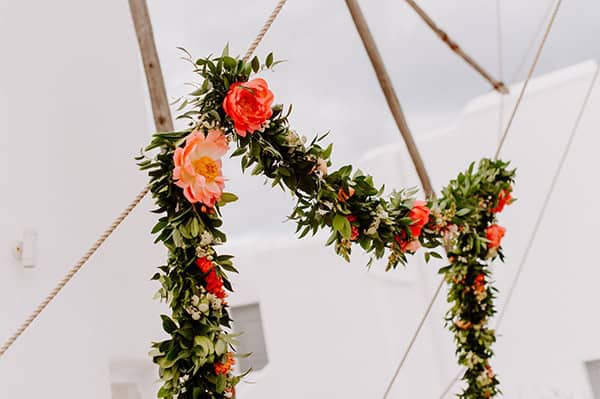 dreamy-elopement-mykonos-beautiful-coral-peonies_07