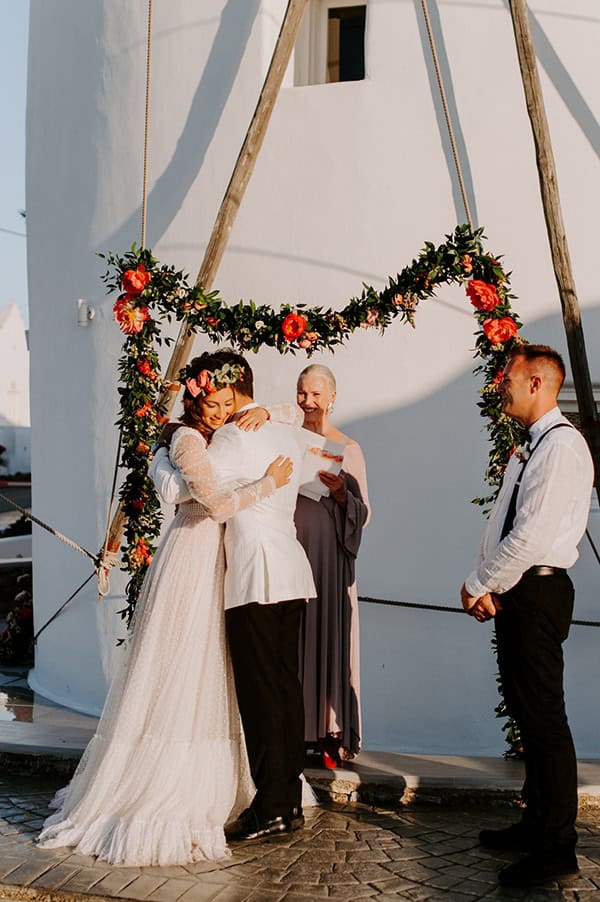 dreamy-elopement-mykonos-beautiful-coral-peonies_09