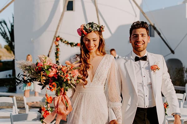 dreamy-elopement-mykonos-beautiful-coral-peonies_12