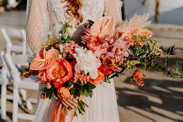 dreamy-elopement-mykonos-beautiful-coral-peonies_14