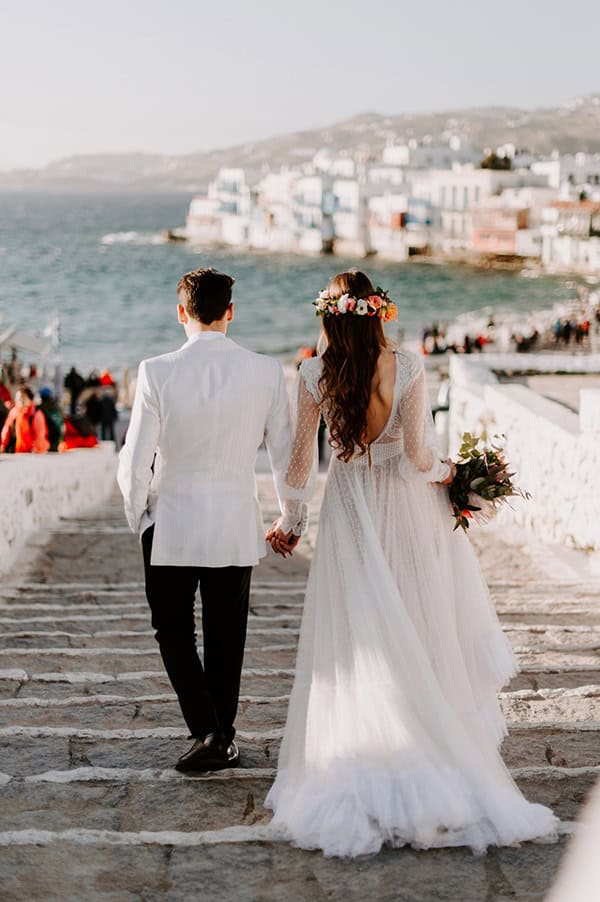 dreamy-elopement-mykonos-beautiful-coral-peonies_14x