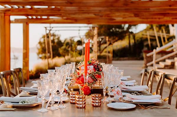 dreamy-elopement-mykonos-beautiful-coral-peonies_18