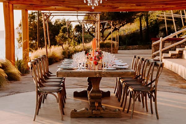 dreamy-elopement-mykonos-beautiful-coral-peonies_19x