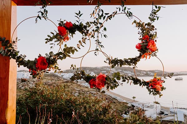 dreamy-elopement-mykonos-beautiful-coral-peonies_28