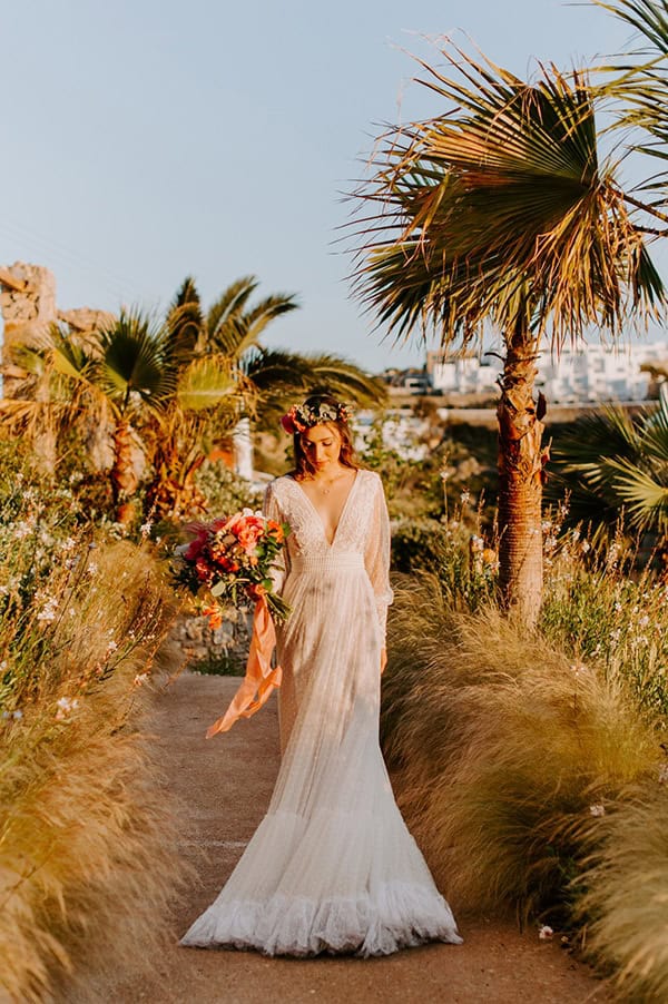 dreamy-elopement-mykonos-beautiful-coral-peonies_29