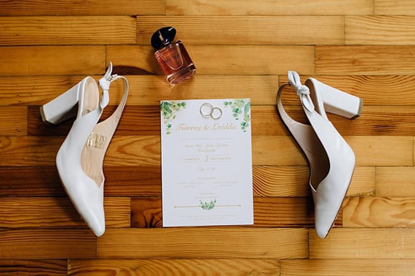 elegant-fall-wewdding-kozani-eucalyptus--white-flowers-gold-details_06