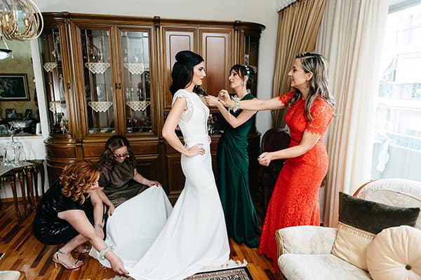 elegant-fall-wewdding-kozani-eucalyptus--white-flowers-gold-details_08