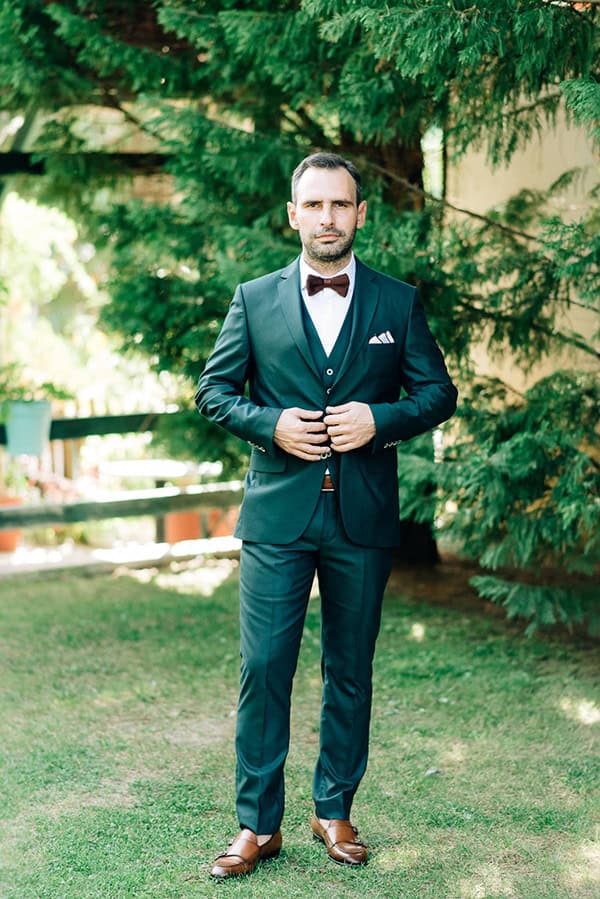 elegant-fall-wewdding-kozani-eucalyptus--white-flowers-gold-details_12x