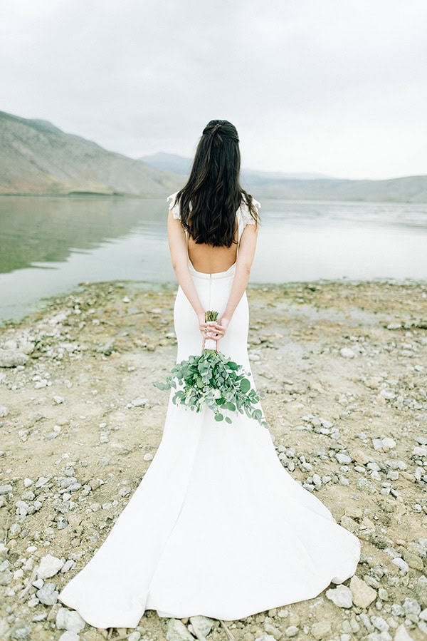 elegant-fall-wewdding-kozani-eucalyptus--white-flowers-gold-details_44x