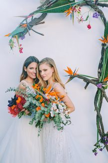 Εντυπωσιακή νυφική ανθοδέσμη σε πορτοκαλί αποχρώσεις