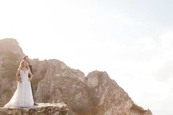 outdoor-fall-wedding-vivid-colors-rustic-details_01x