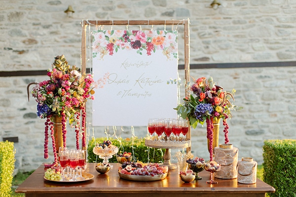 outdoor-fall-wedding-vivid-colors-rustic-details_03x