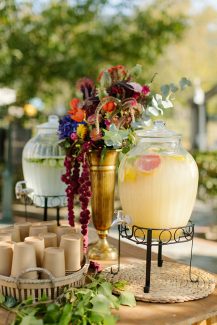 Δροσιστικό drink stand για δεξίωση γάμου Δροσιστικό drink stand για δεξίωση γάμου