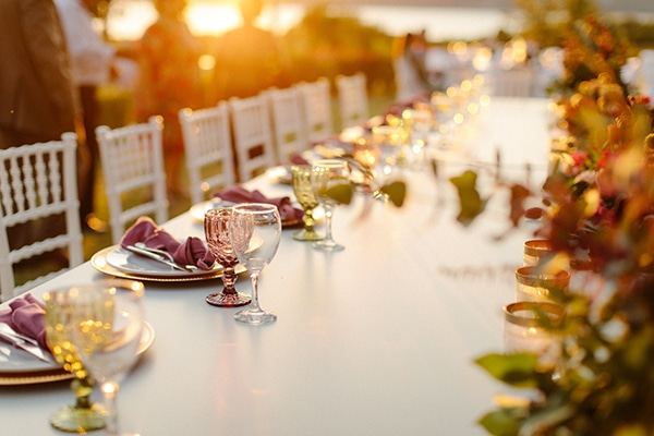 outdoor-fall-wedding-vivid-colors-rustic-details_07x