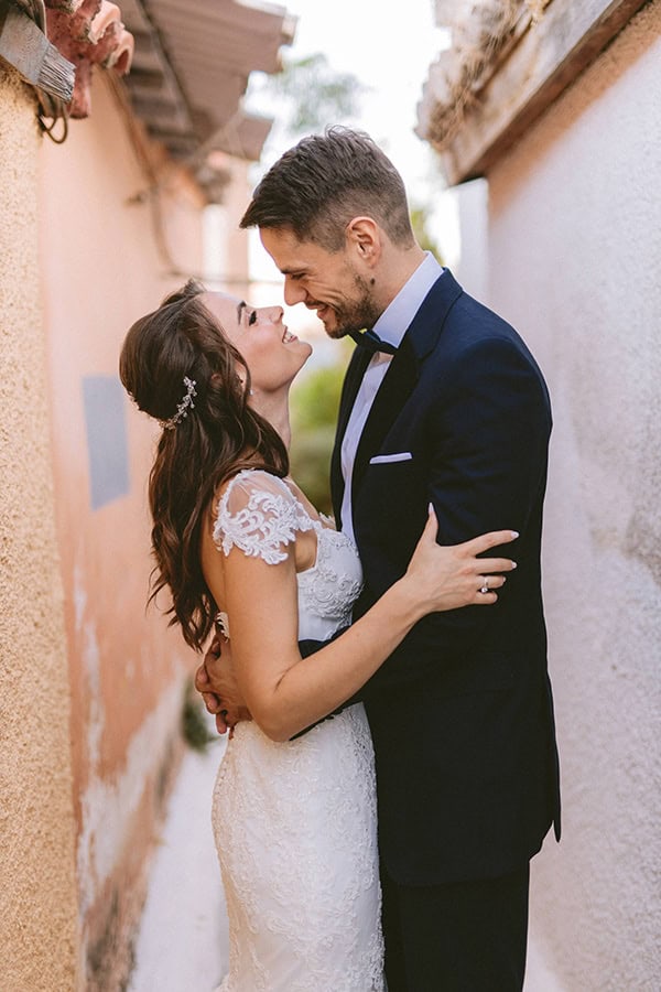 romantic-fall-wedding-athens-white-coral-hues_02