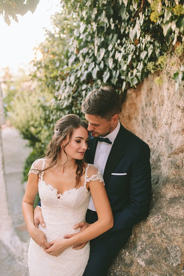 romantic-fall-wedding-athens-white-coral-hues_04