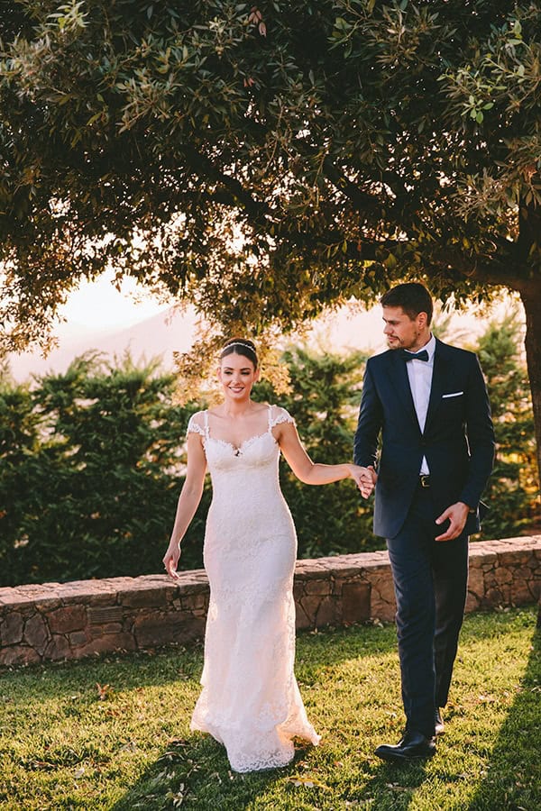 romantic-fall-wedding-athens-white-coral-hues_45x