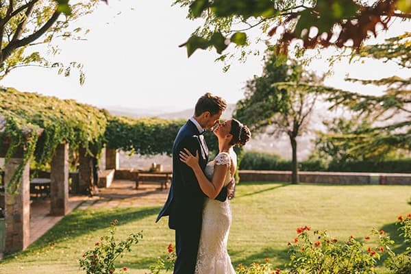 romantic-fall-wedding-athens-white-coral-hues_52